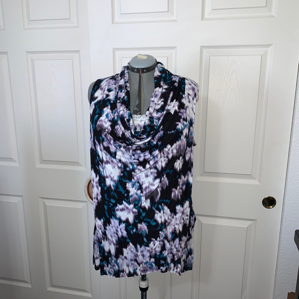 Simply Vera Wang sleeveless blouse